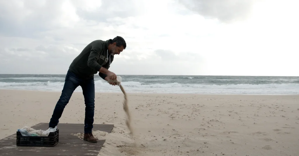 What remains when the sea moves - Sabbia - In Perspecte